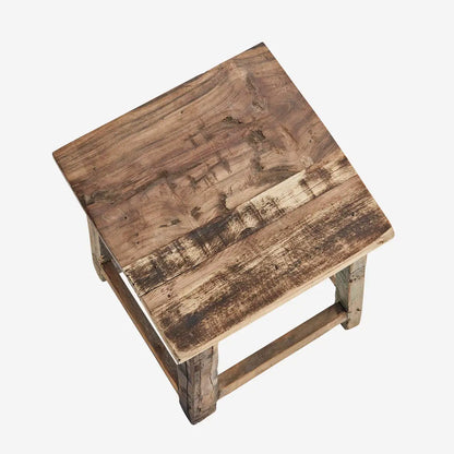 Petit tabouret en bois recyclé